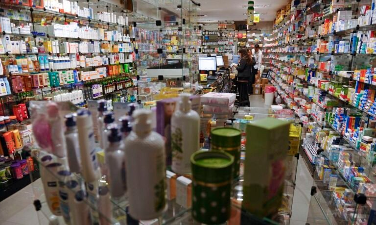 Remédios podem ficar até 10,08% mais caros a partir de hoje