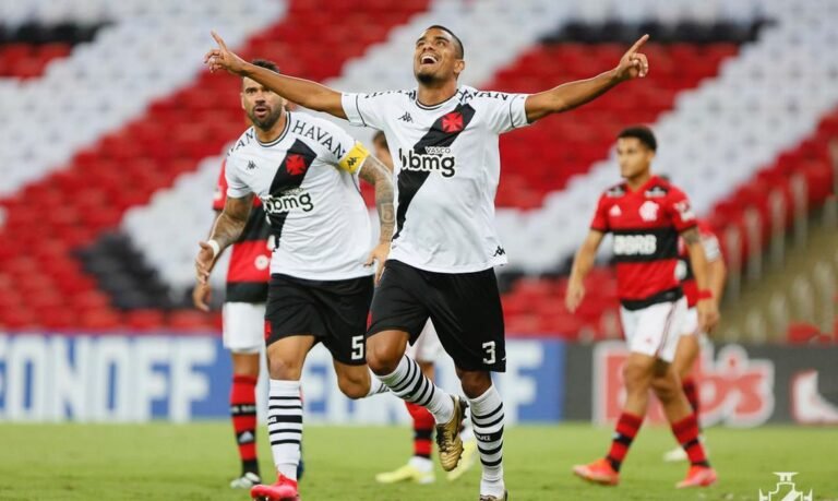 Vasco derrota Flamengo e segue vivo no Carioca