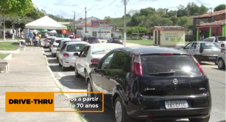 A Prefeitura de Laranjeiras realiza vacinação nos idosos acima de 70 anos contra a COVID-19