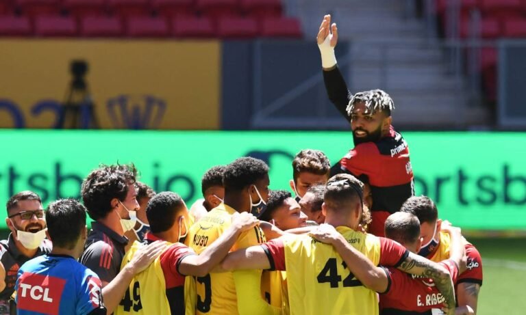 Flamengo vence o Palmeiras nos pênaltis e conquista título da Supercopa