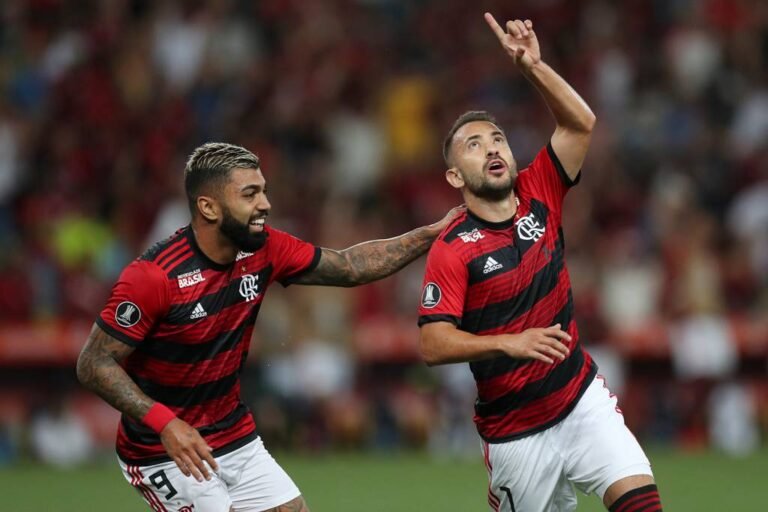 Flamengo bate LDU em jogo sofrido pela Libertadores