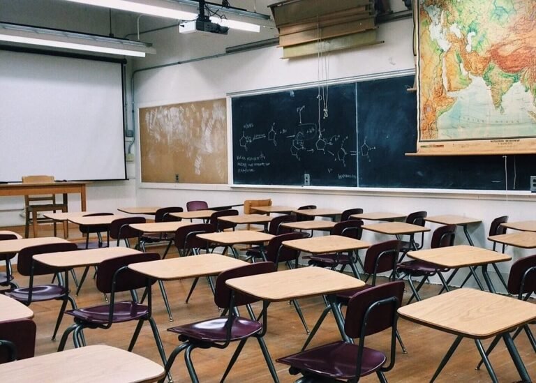 Estado tem 72h para explicar retorno presencial das aulas
