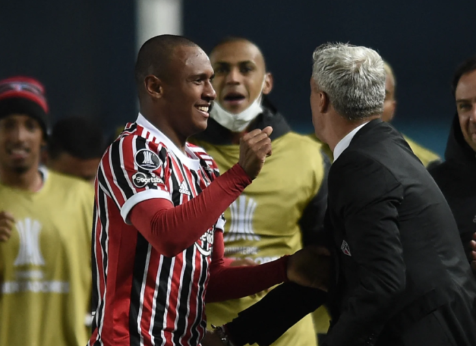 São Paulo vence e vai às quartas da Libertadores