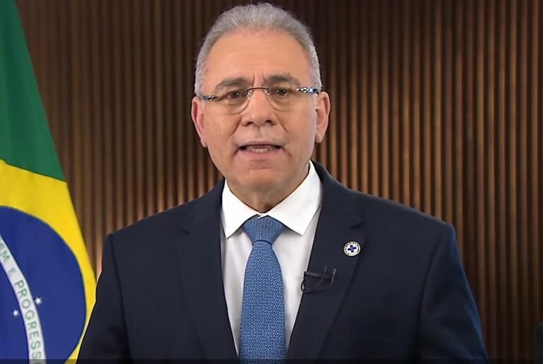 Ministro pede que brasileiros tomem 2ª dose da vacina