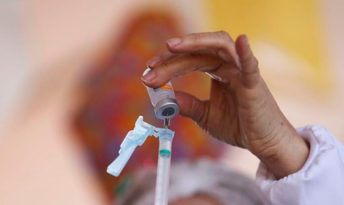 Ministro diz que nenhuma dose de vacina vencida é repassada aos estados
