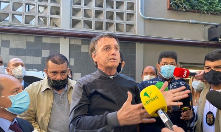 Presidente Jair Bolsonaro recebe alta médica