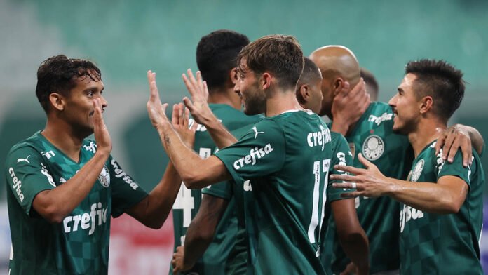 Palmeiras quebra jejum no Brasileiro ao bater Athletico-PR e reduz vantagem do Atlético-MG
