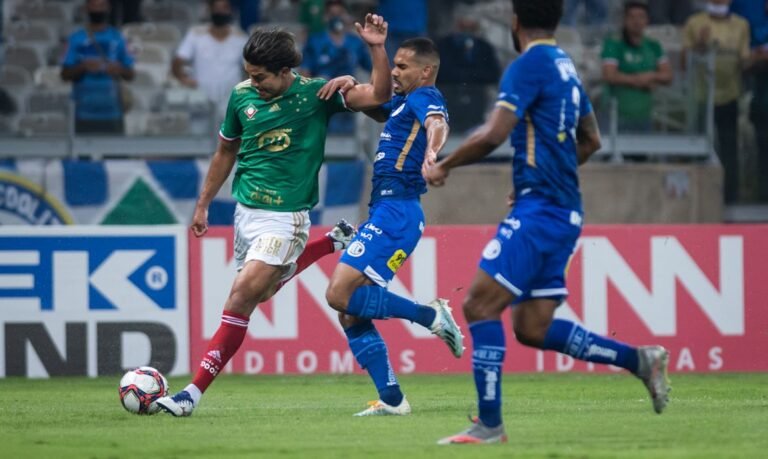 Cruzeiro bate Confiança e chega a sétimo jogo sem derrota na Série B