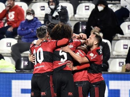 Flamengo goleia Olimpia e se aproxima da semi da Libertadores
