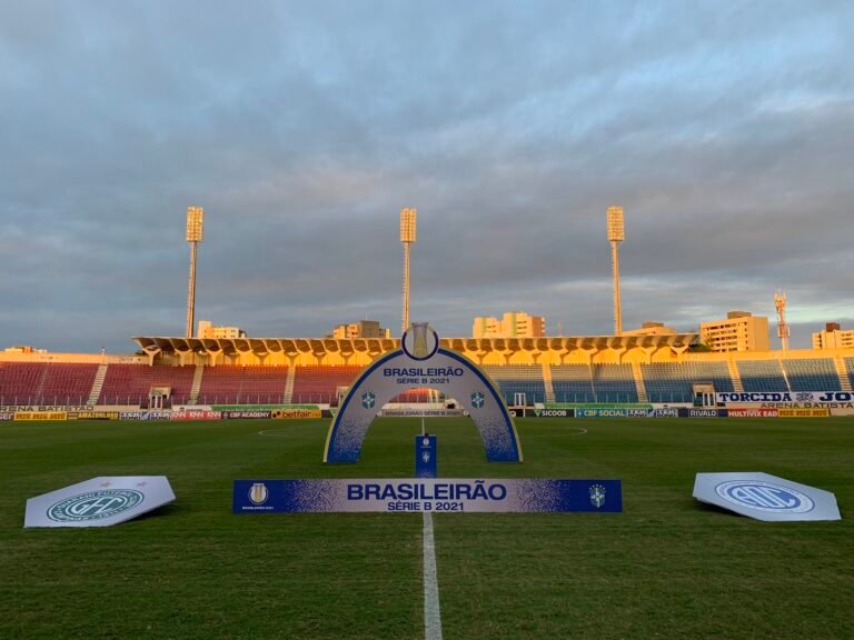 Governo faz reunião para analisar flexibilização de torcida e eventos