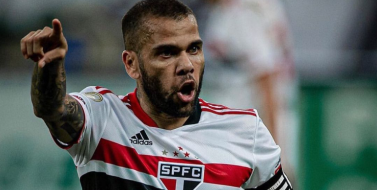 Daniel Alves recebe duas propostas, após deixar o São Paulo