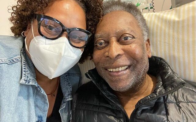 Filha do ‘Rei’ Pelé posta foto atualizada no hospital