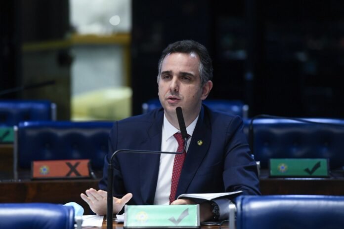 Presidente do Senado devolve Medida Provisória de Bolsonaro