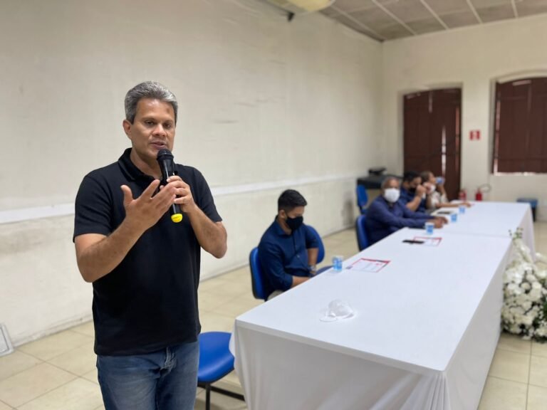 Em Laranjeiras jovens recebem certificados de cursos concluídos