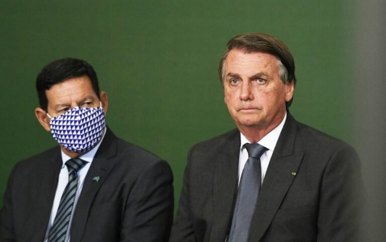 TSE arquiva pedido de cassação da chapa Bolsonaro-Mourão