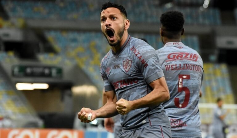 Fluminense vence Palmeiras de virada no Maracanã