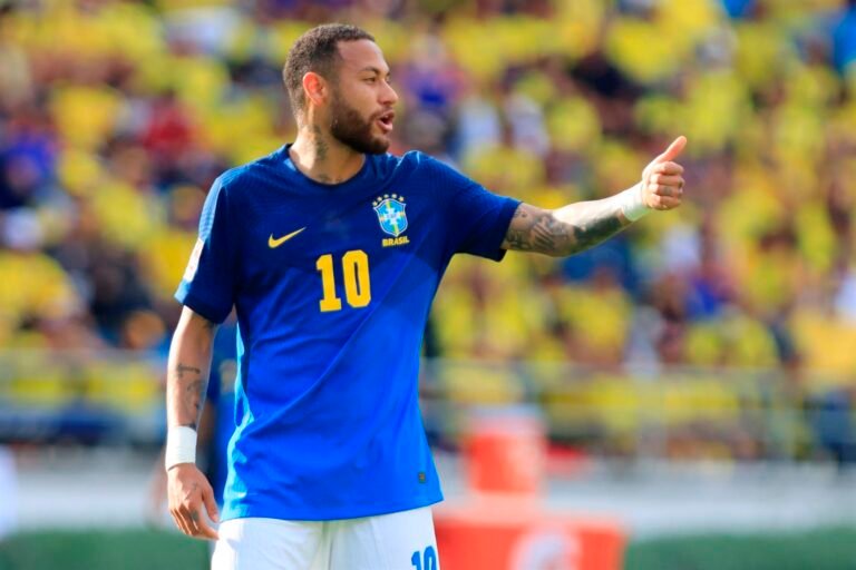 Neymar sente dores e desfalca Brasil contra a Argentina