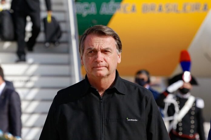 Bolsonaro acerta filiação ao PL, após conversa com Valdemar