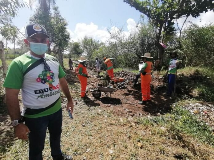 Prefeitura de Laranjeiras realiza ação ambiental no bairro Quintalé