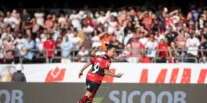 São Paulo é goleado pelo Flamengo e segue perto do Z4 do Brasileiro