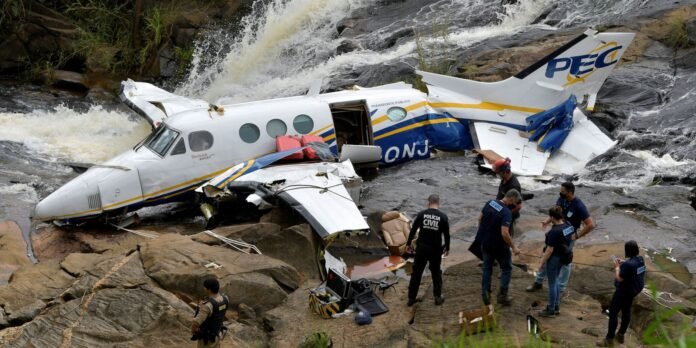 Avião que caiu com Marília Mendonça é retirado do local