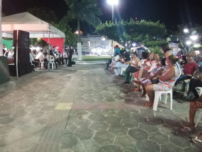 Laranjeirenses prestigiam 1ª noite do Natal Encantado