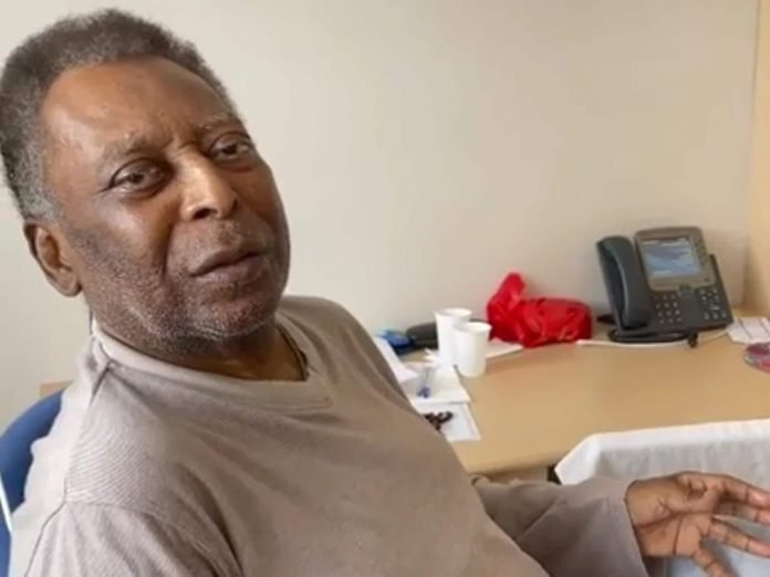 Pelé dá entrada em hospital para ser submetido a exames