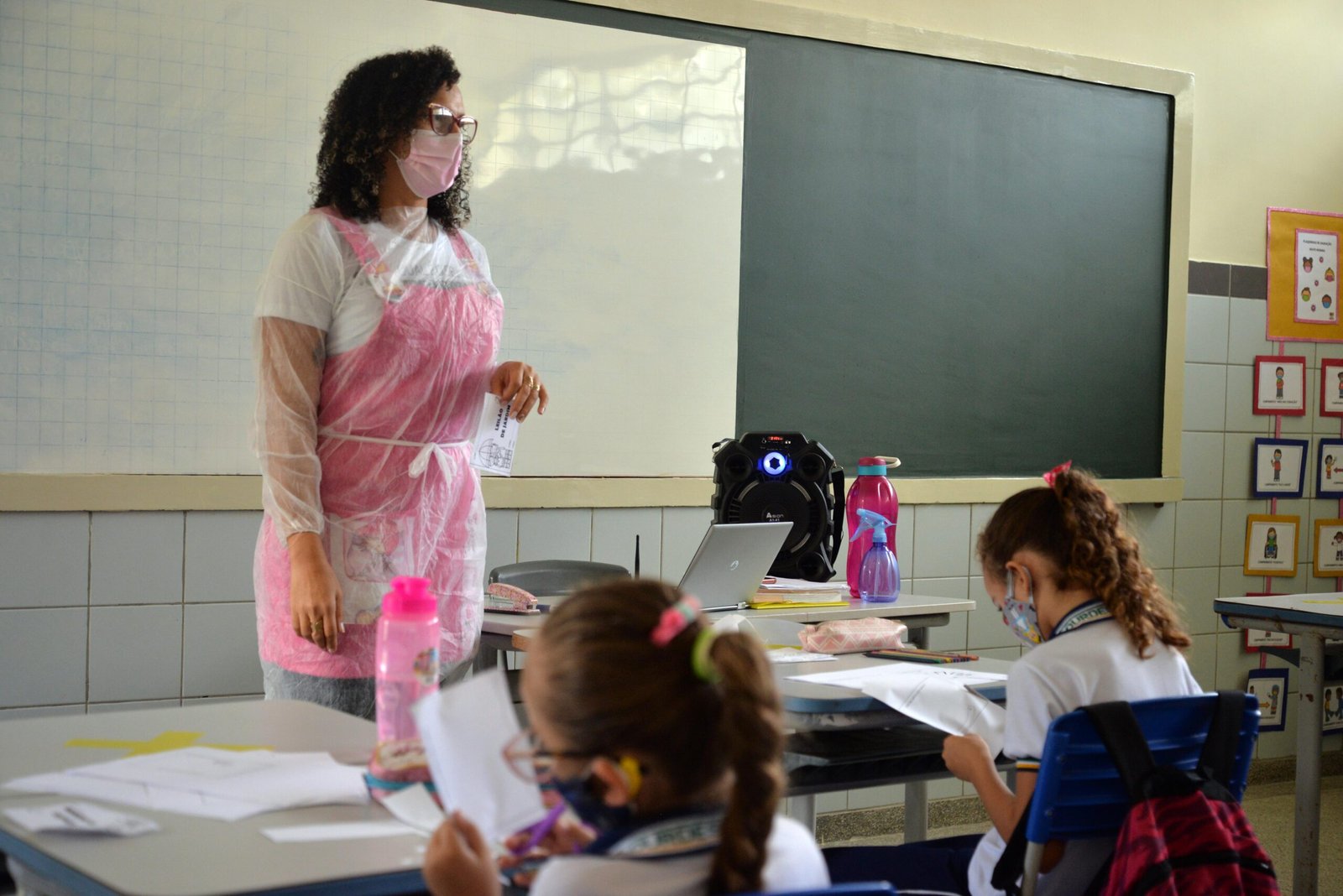 Reajuste de 33,24% para professores da educação básica é anunciado por Bolsonaro