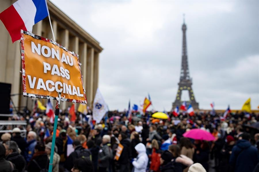 Protestos contra obrigatoriedade de vacina ganham adeptos e se alastram pelo mundo