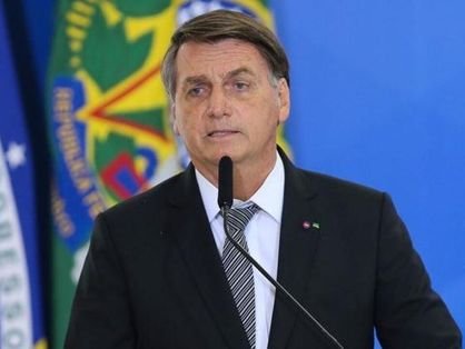 Bolsonaro assina reajuste de 33,24% para professores nesta sexta-feira