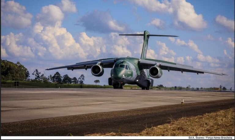 Avião da FAB decola hoje (07) com objetivo de que resgatar brasileiros para a Polônia