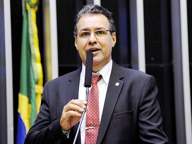 Indulto a Daniel Silveira tem ‘total apoio’ da Câmara, diz deputado