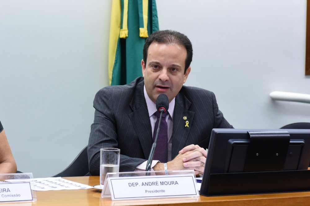 André Moura fecha acordo com Zezinho Sobral para eleições 2022.