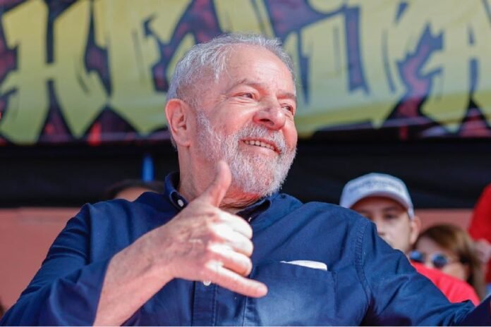 Em São Paulo, Falta de público obriga Lula a atrasar discurso