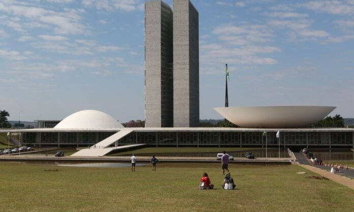 MP que amplia margem do crédito consignado é prorrogada no Congresso