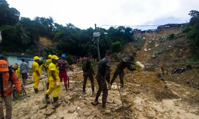 Governo disponibilizará auxílio emergencial de R$ 1,5 mil para vítimas de enchentes em PE