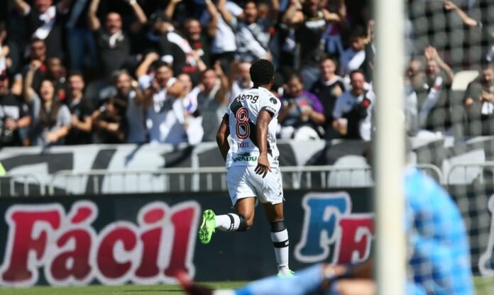 Vasco vence Tombense e abre 8 pontos de vantagem para 5º lugar