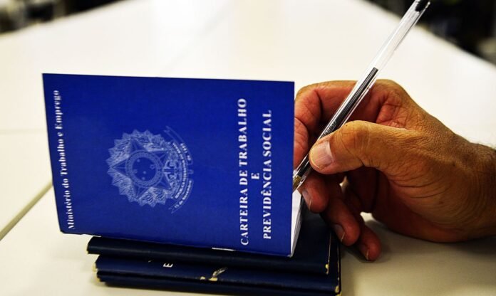 IBGE registra queda no desemprego para 8,9% no trimestre encerrado em agosto