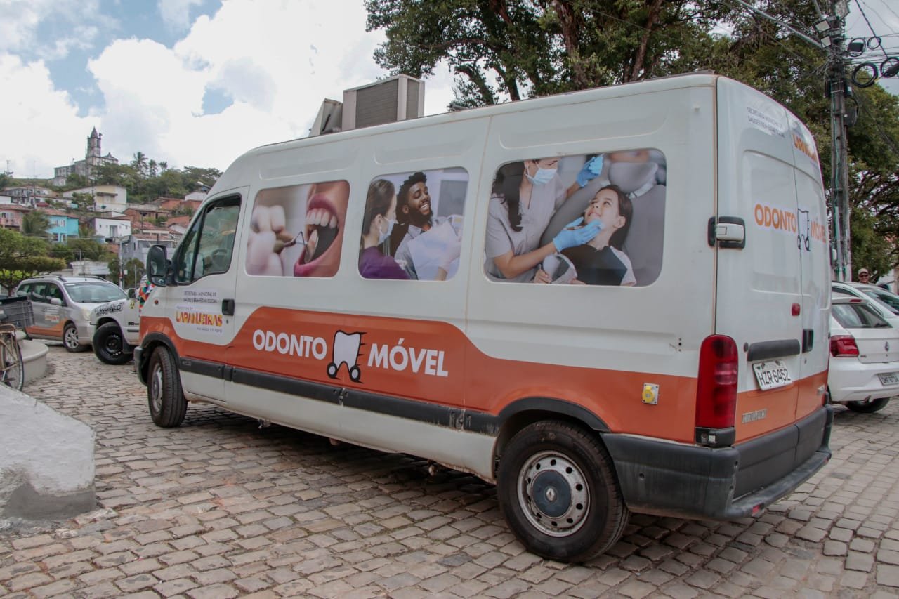 Juca inaugura Centro de Especialidades Médicas e entrega Odontomóvel 