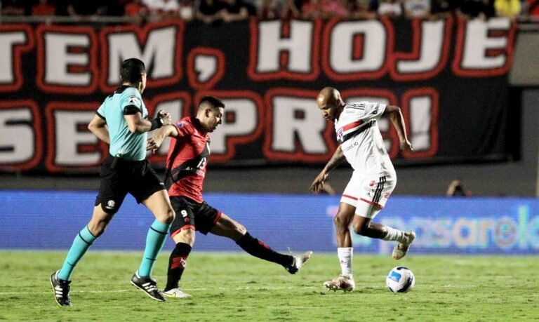 São Paulo perde para o Atlético-GO pela semifinal da Sul-Americana