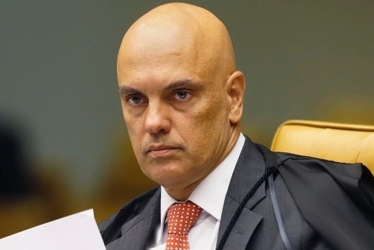 Delegados da Polícia Federal denunciam Moraes por abuso de autoridade