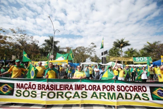 Em 12 Estados manifestantes protestam contra a volta do PT e ministros do STF