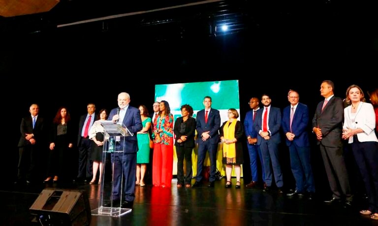 Equipe de transição de Lula divulga nova organização de ministérios
