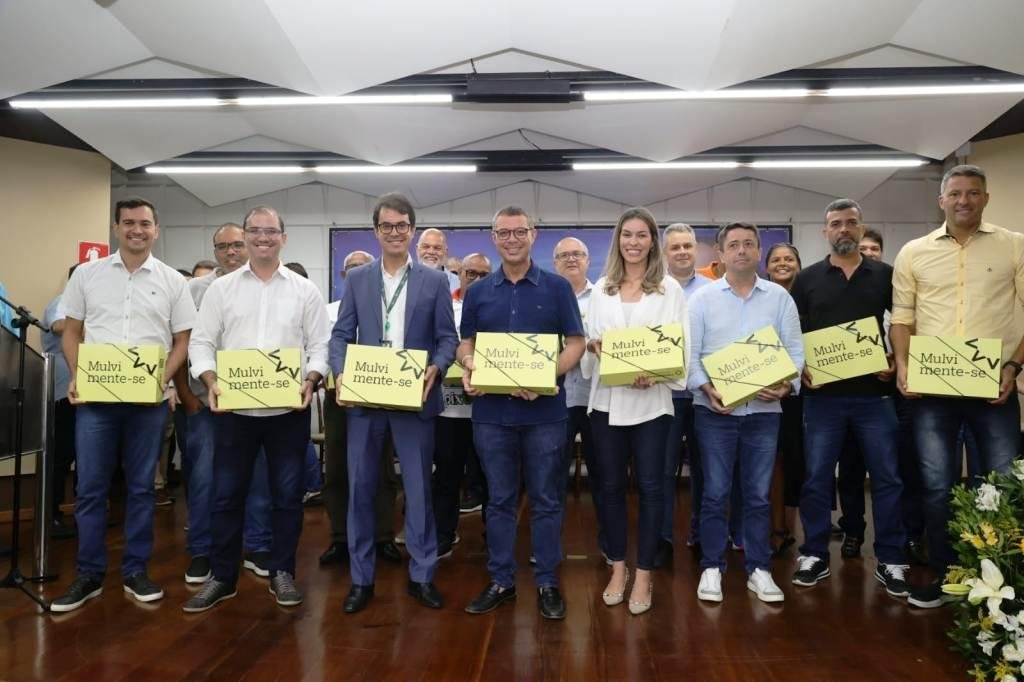 Fábio anuncia R$ 2,3 milhões para times de futebol feminino e masculino