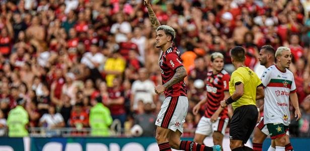 Flamengo vence a Portuguesa de goleada com show e golaço de Pedro