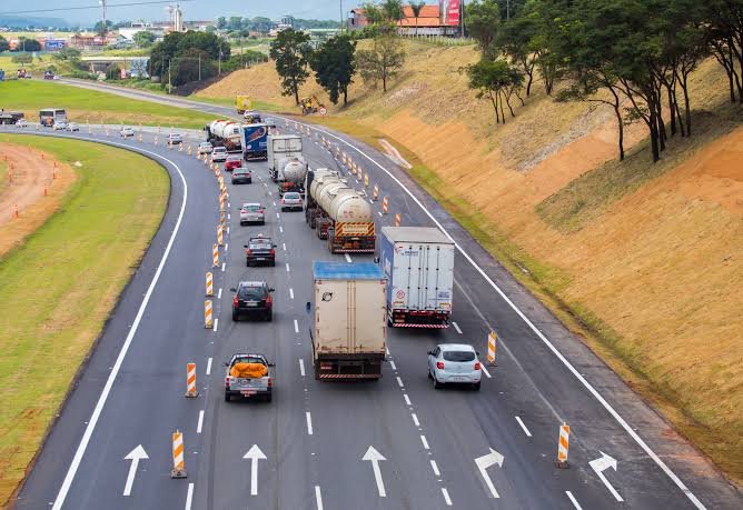 Atenção motoristas! Não se esqueça que a “lei do farol” mudou