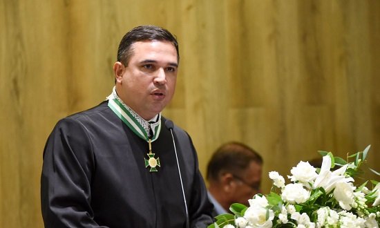 Carlos Felizola toma posse como Conselheiro do TCE