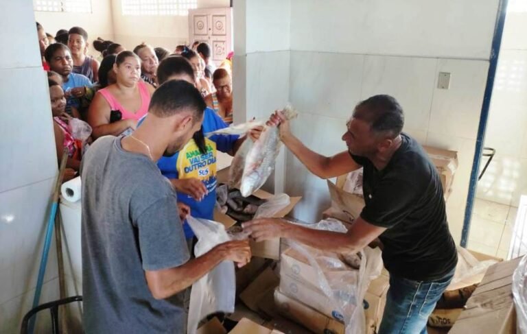 Chiozinho do Restaurante entrega peixe para mais de 200 famílias do Cedro