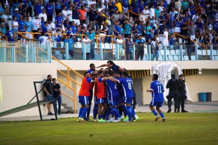 Confiança bate o Figueirense e segue 100% na Série C