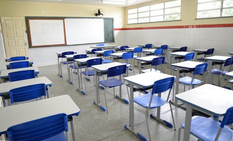 Prefeitura de Laranjeiras informa que nesta segunda (29) as aulas na rede municipal serão retomadas